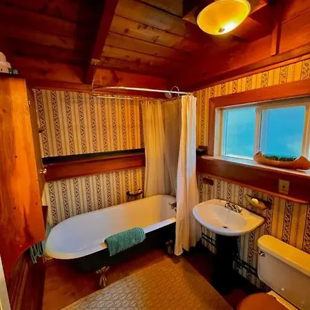 Nostalgic Downtown Boatbuilder'S Cabin - Licensed Squamish Extérieur photo
